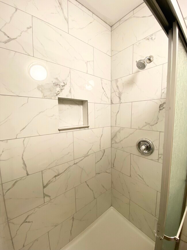 Foto del edificio - 1372 Neil Ave