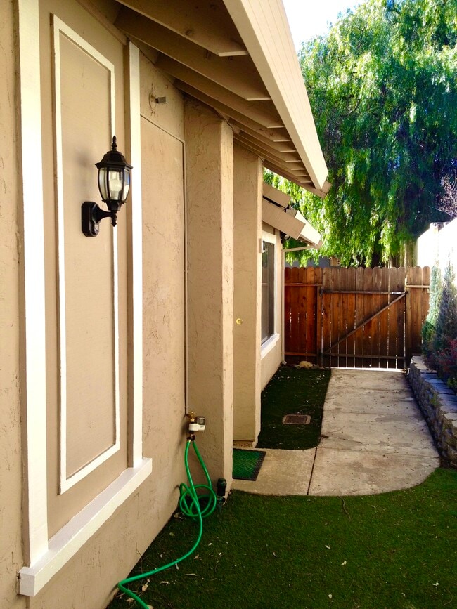 Gated Private Yard - 78 Del Prado Cir