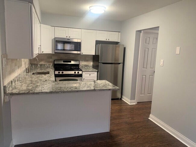 Foto del edificio - 4505 Maple Ave