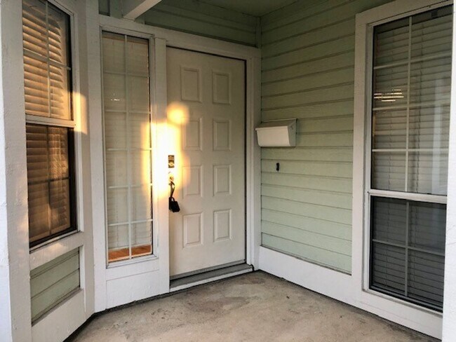 Building Photo - Charming and Spacious Home in Carmichael