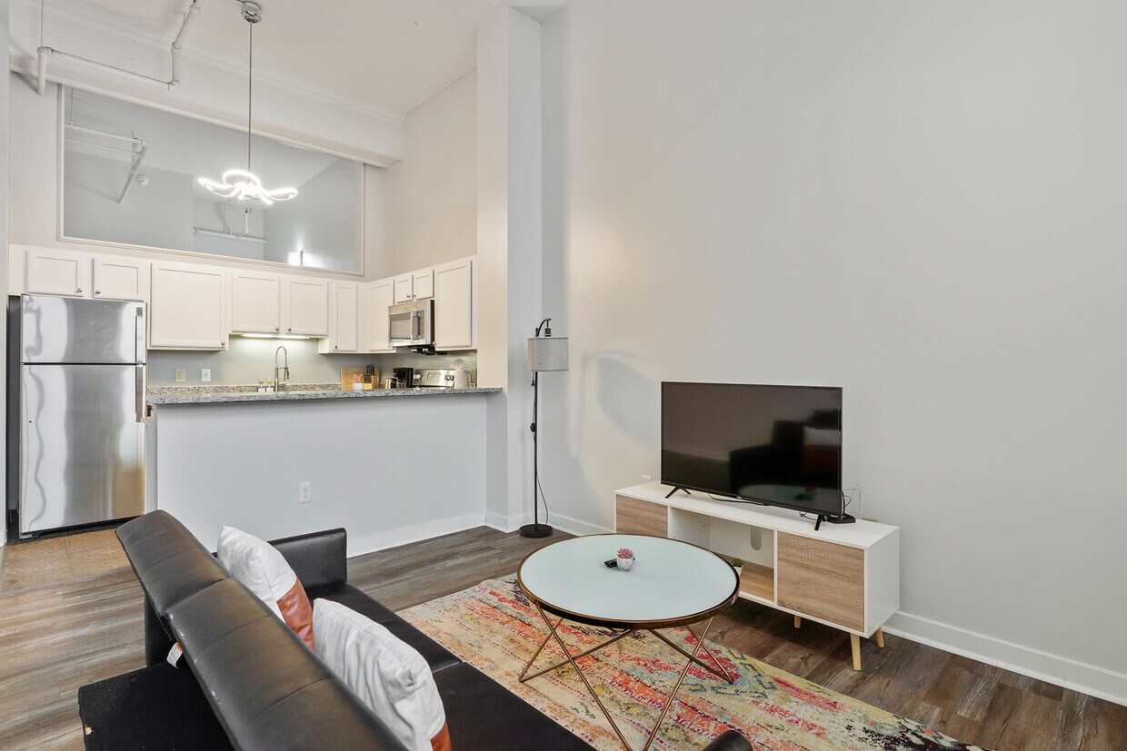 Primary Photo - 125 W Market St