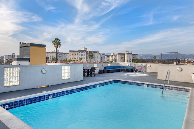 Foto del edificio - Essex Properties at Miracle Mile