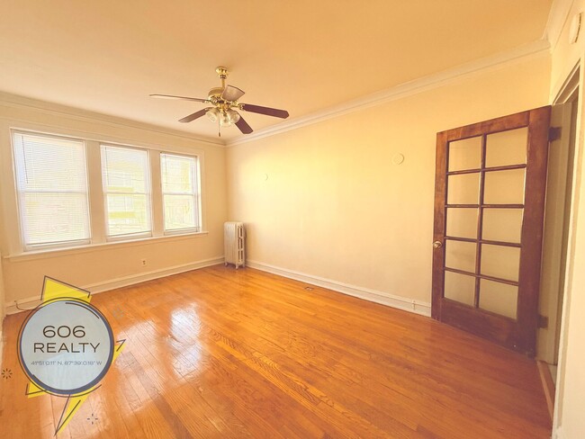 Foto del edificio - 4919 W Berteau Ave