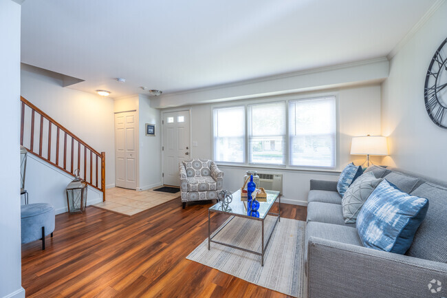 2BR, 1BA - 985SF - Living Room - The Summit Plymouth