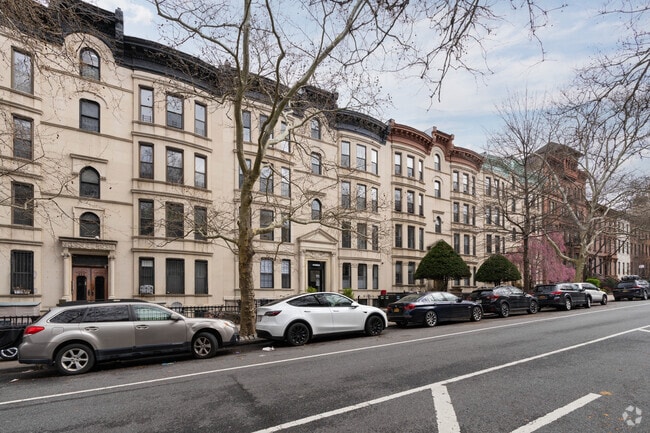 Building Photo - 453 3rd St
