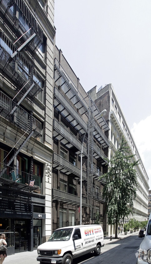 Building Photo - 65 E 11th St