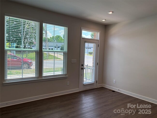 Building Photo - 4824 Chastain Ave