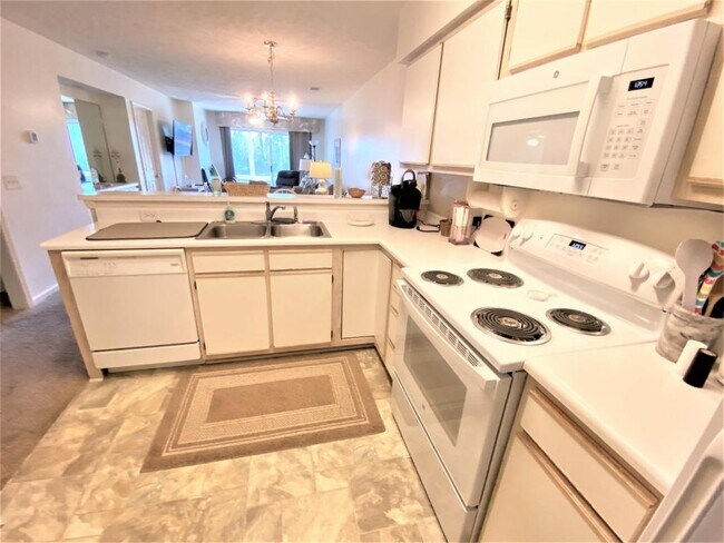 Foto del edificio - 628 Waterway Village Blvd # 20B