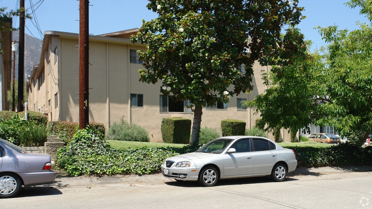 51 Esperanza Apartments in Sierra Madre, CA