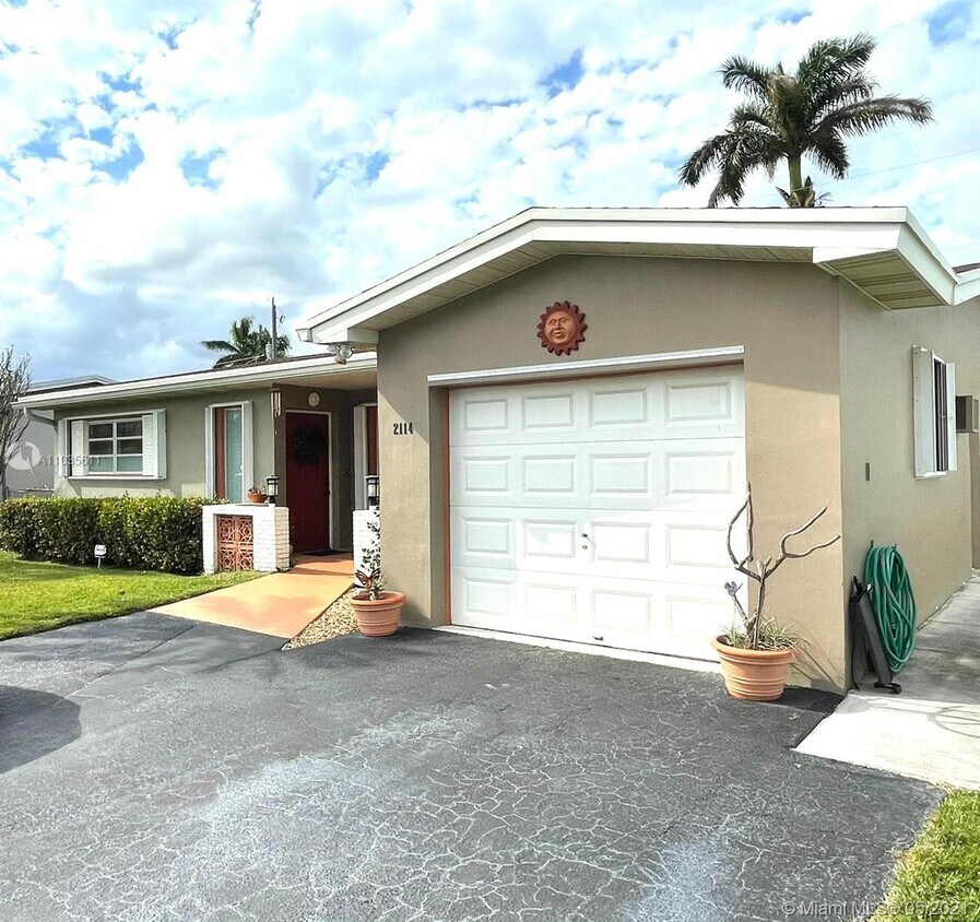 Primary Photo - 2114 N 14th Ave