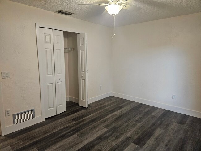 Building Photo - 1164 Viking Dr