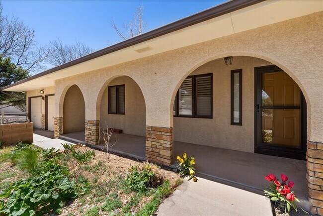 Building Photo - 381 W Mangrum Dr