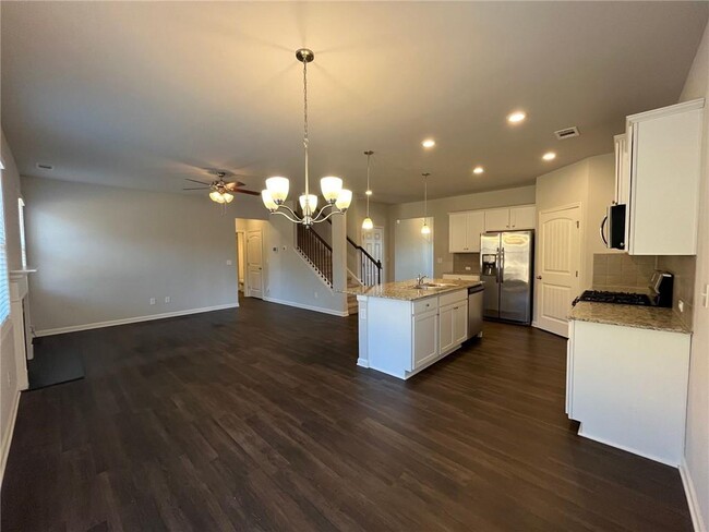 Foto del edificio - 4420 Bramblett Grove Pl