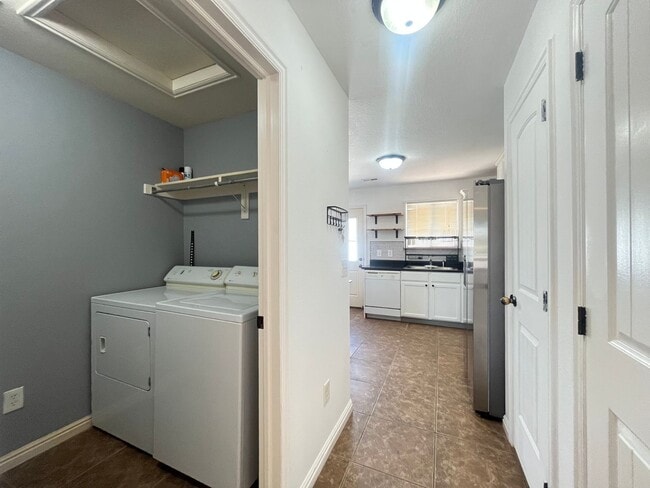 Building Photo - Pet Friendly Duplex in Cedar City!!!!