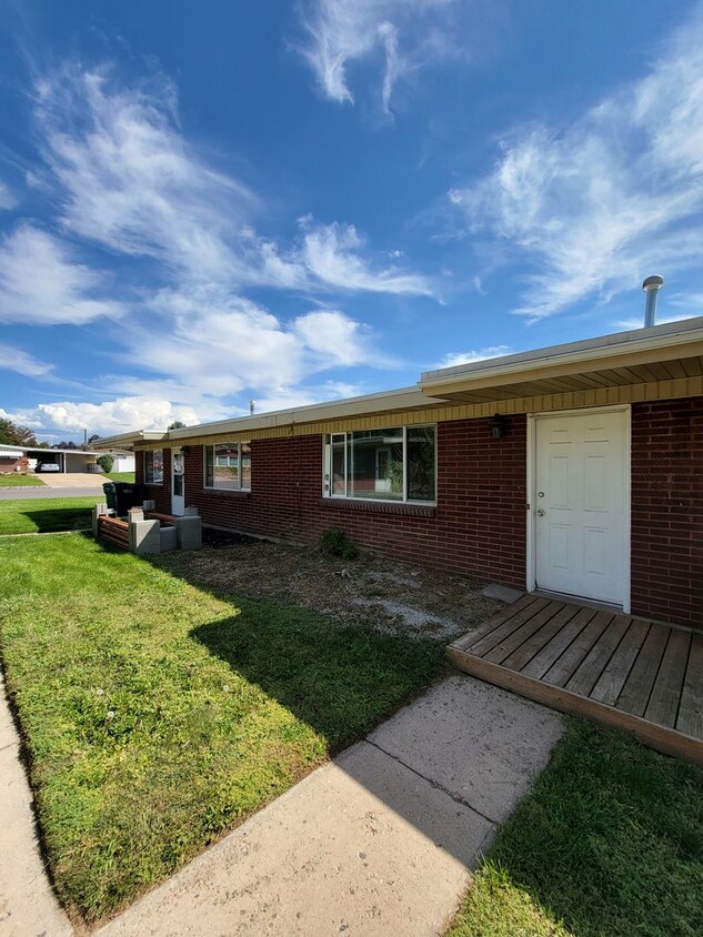 Primary Photo - Roy Duplex