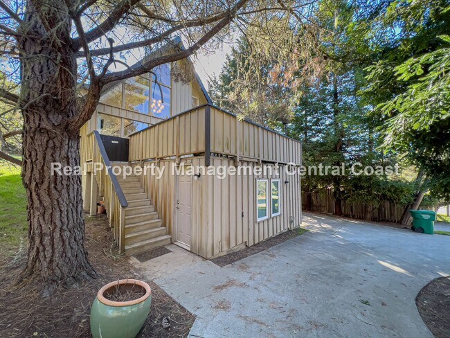 Foto del edificio - LEASE PENDING - Charming Home in Cambria -...