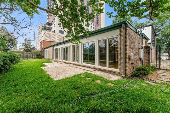Building Photo - 6305 Riverview Way