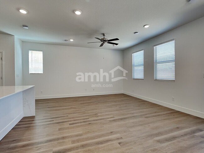 Building Photo - 11123 Magallanes St