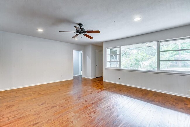 Building Photo - 515 Azaleadell Dr