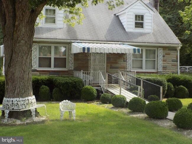 Foto del edificio - 1329 Donald Ave