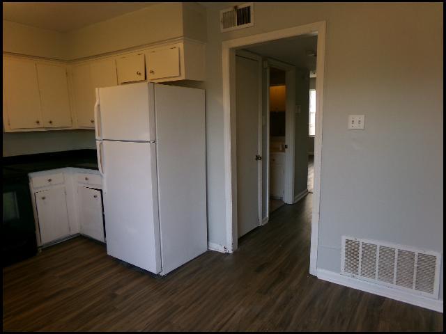 Building Photo - 1805 Sanford Dr