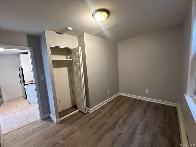 Building Photo - 8 Stewart Pl