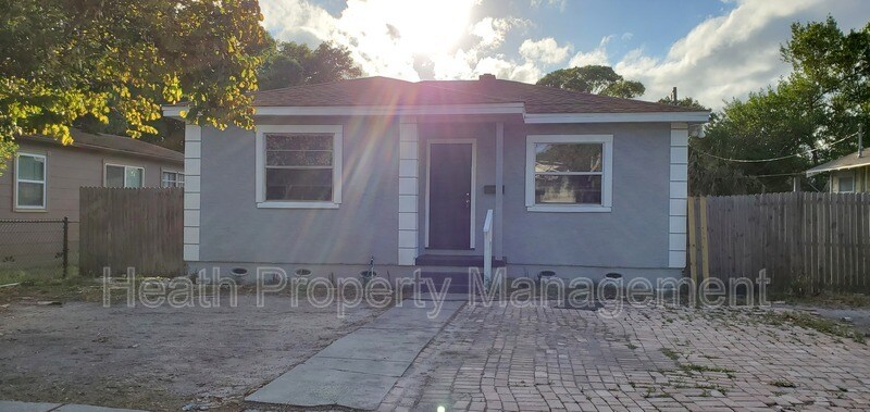 Foto principal - 1425 40th St S