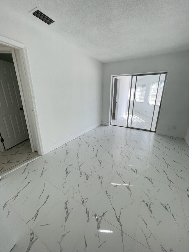 Foto del edificio - 7200 NW 77th St