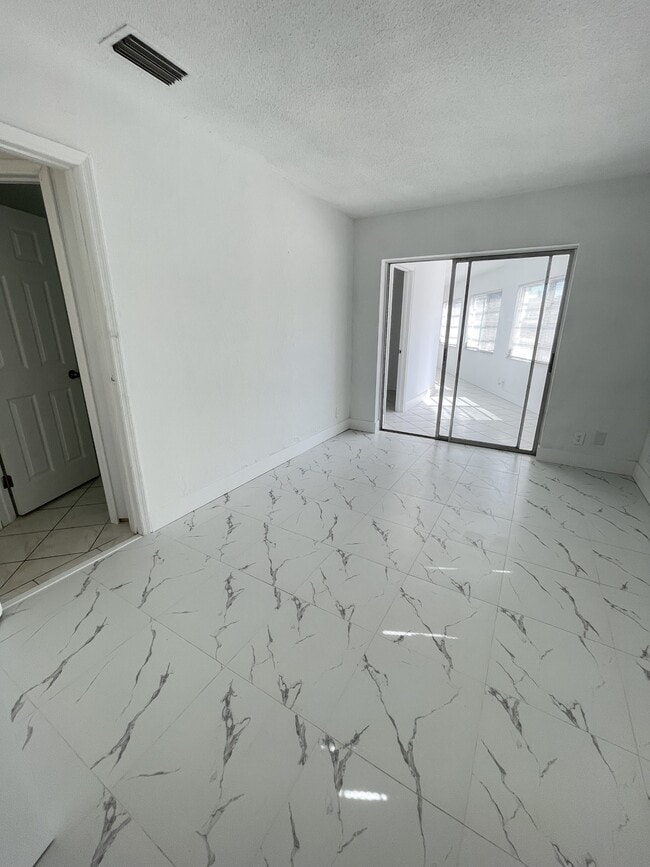 Photo - 7200 NW 77th St House