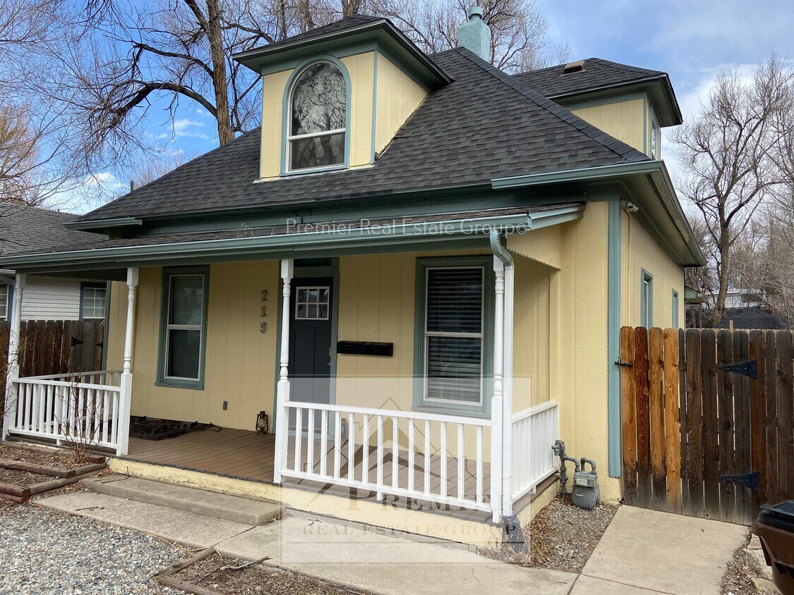 Primary Photo - 219 S Institute St