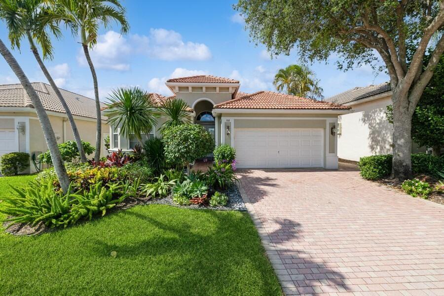 Primary Photo - 160 Palm Cir