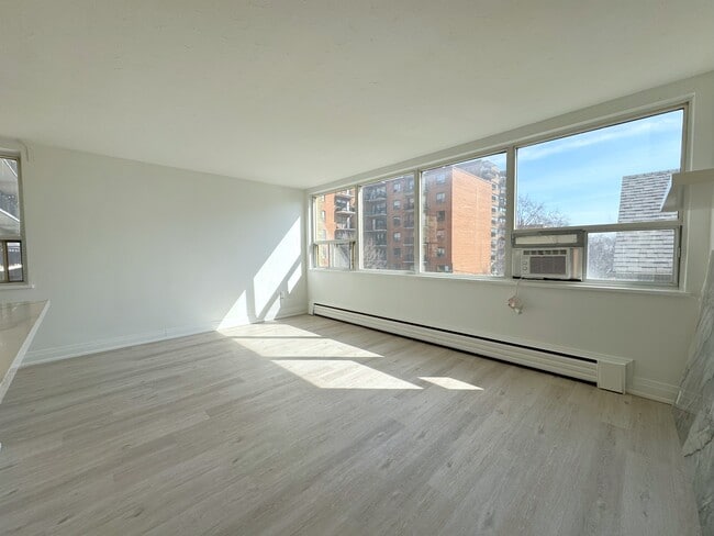 Building Photo - 140 Springhurst Ave