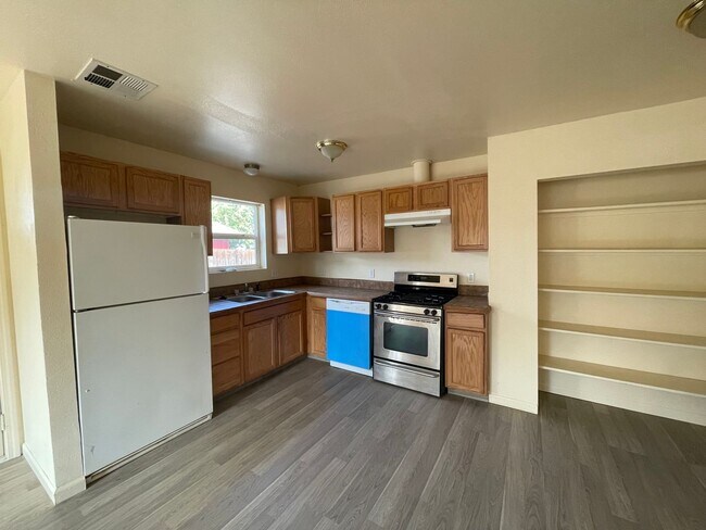 Building Photo - SAWD1465