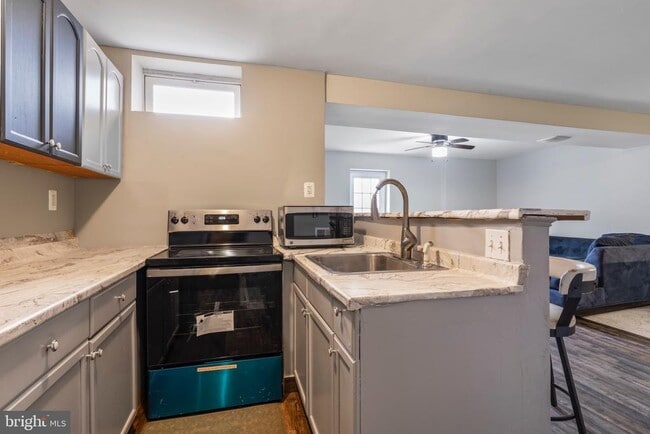 Foto del edificio - 10496 Neale Sound Ct