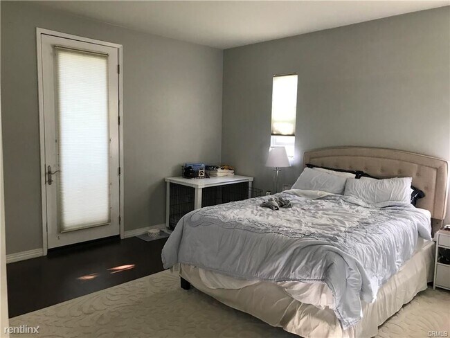 Foto del edificio - 2 br, 3 bath Townhome - 2481 Wagner St Unit 8