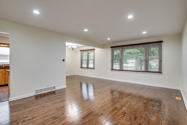 Foto del edificio - 241 W Edward St