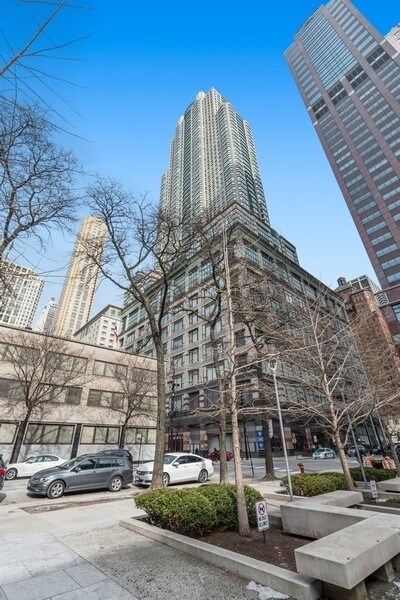 Foto del edificio - 100 E Huron St