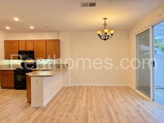 Foto del edificio - 9456 Compass Point Dr S