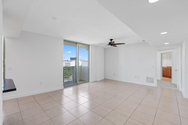 Building Photo - 610 Clematis St