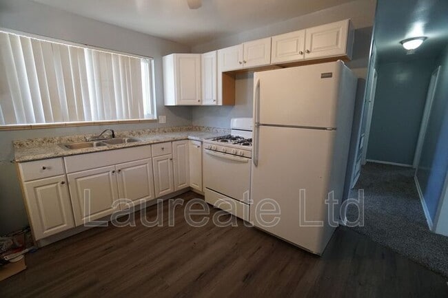 Foto del edificio - 2645 S Newton St