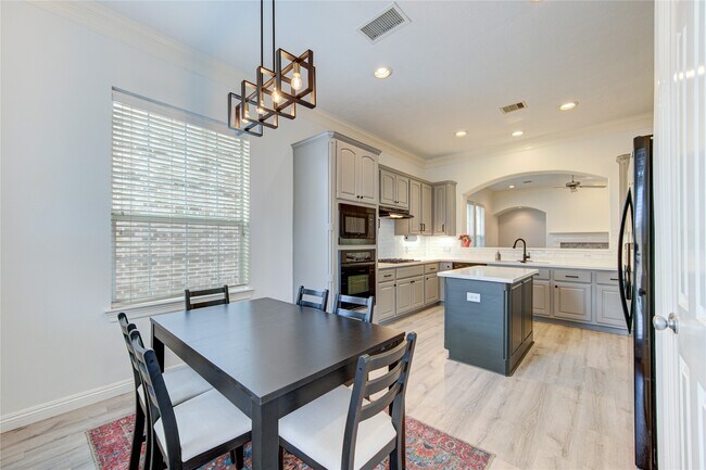 Building Photo - 1131 Sopris Dr