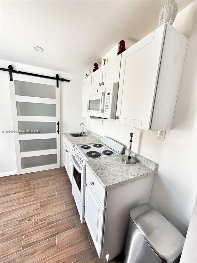 Foto del edificio - 7031 SW 27th St