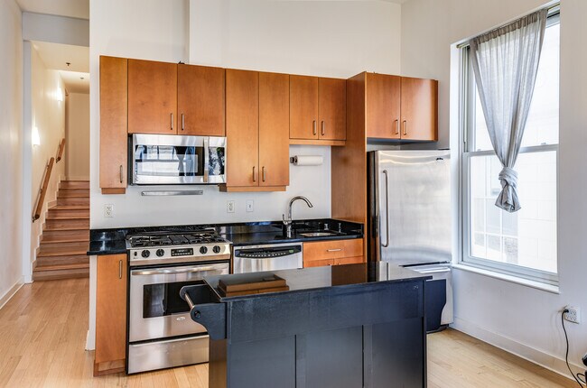 Building Photo - 675 E St NW