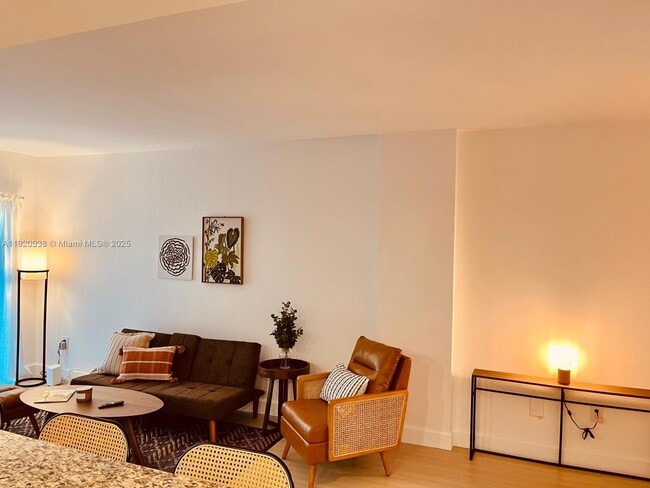 Foto del edificio - 120 Douglas Rd