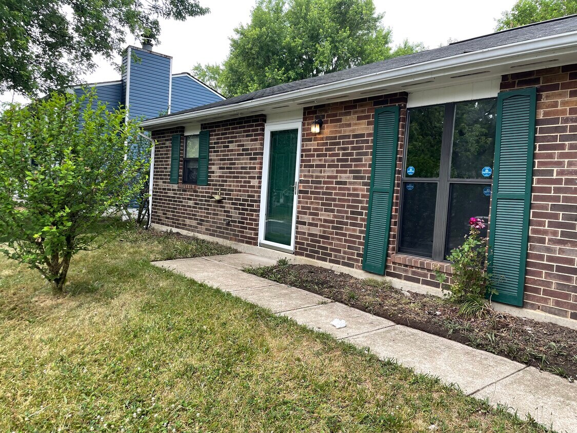 Primary Photo - 3105 Charlotte Mill Dr