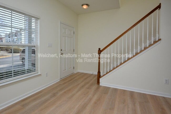 Building Photo - 1326 Holly Grove Way