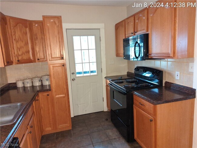 Building Photo - 13723 Saybrook Ave