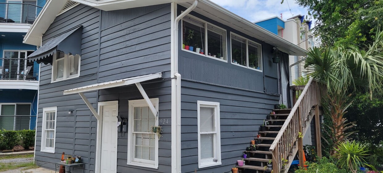 Foto principal - Charming 1/1 Home Just Minutes from Campus
