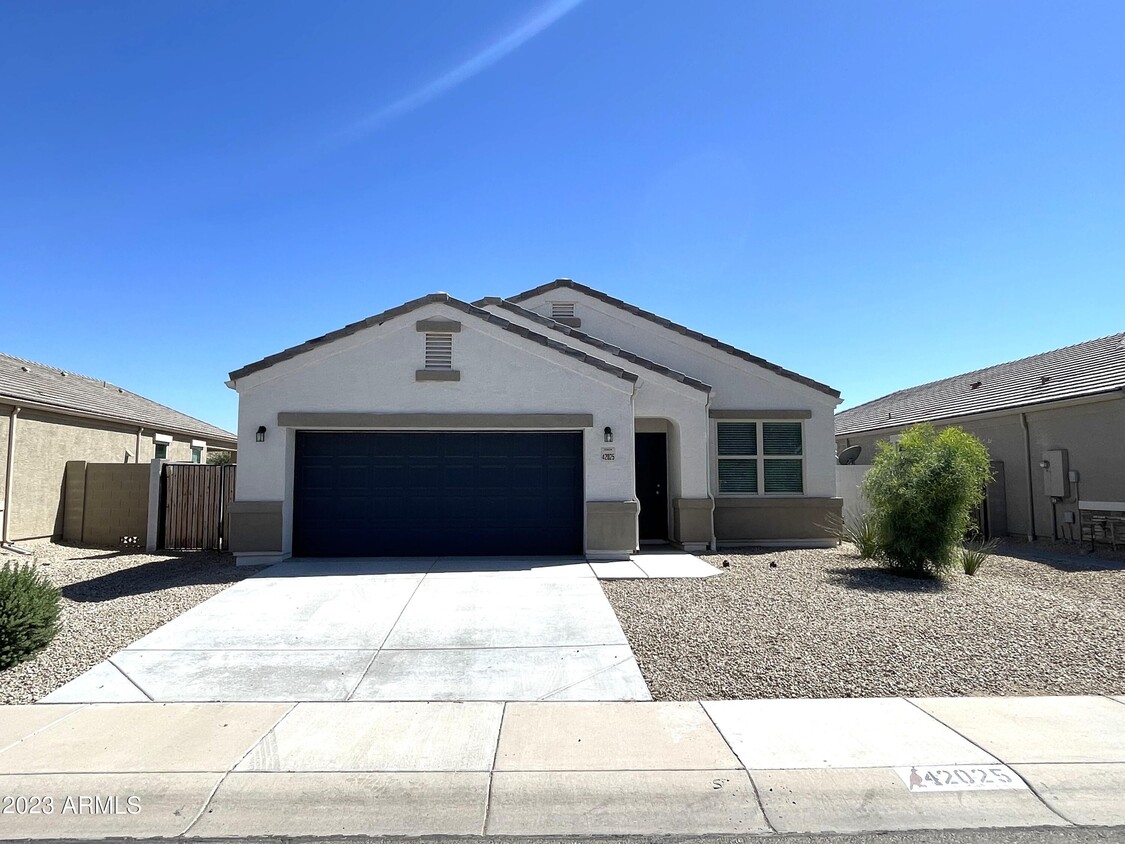 Primary Photo - 42025 W Manderas Ln