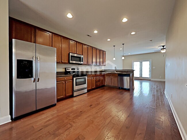 Building Photo - 7217 Deer Springs Way